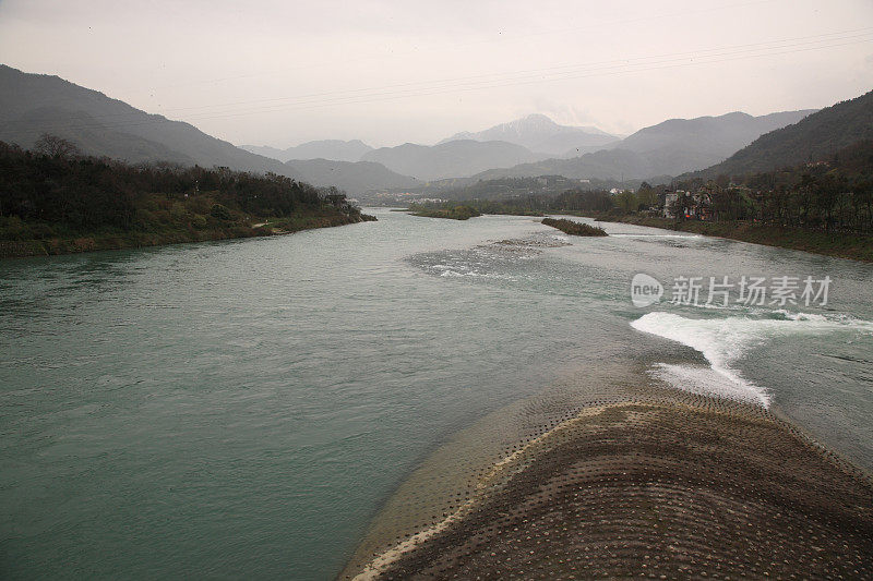 Yuzui (鱼嘴) of Dujiangyan (都江堰) irrigation system, Sichuan, China